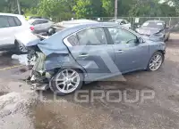 2010 Nissan MAXIMA photo