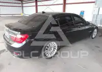 2010 BMW 750 photo