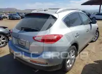 2010 Infinity EX35 photo