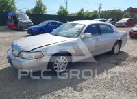 2010 Lincoln Town photo