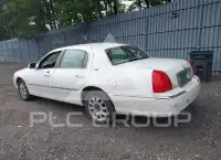 2010 Lincoln Town фото