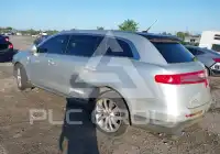 2010 Lincoln MKT photo