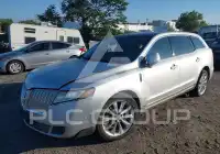 2010 Lincoln MKT photo