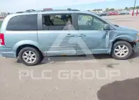 2010 Chrysler TOWN & COUNTRY photo