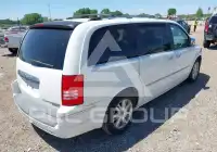 2010 Chrysler TOWN & COUNTRY фото