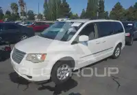 2010 Chrysler TOWN & COUNTRY фото