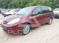 2010 Toyota SIENNA photo