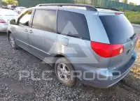 2010 Toyota SIENNA photo