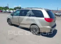 2010 Toyota SIENNA фото