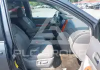 2010 Toyota SIENNA photo
