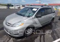 2010 Toyota SIENNA фото