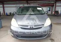 2010 Toyota SIENNA фото