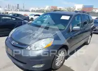 2010 Toyota SIENNA photo