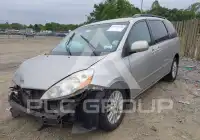 2010 Toyota SIENNA photo