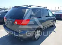 2010 Toyota SIENNA photo