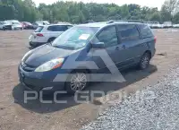 2010 Toyota SIENNA photo