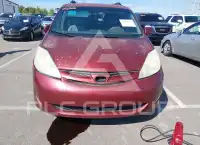 2010 Toyota SIENNA photo
