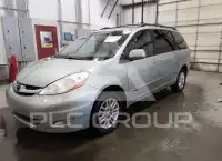 2010 Toyota SIENNA photo