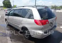 2010 Toyota SIENNA фото