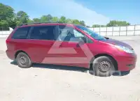 2010 Toyota SIENNA photo