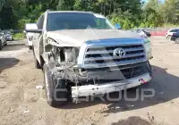 2010 Toyota SEQUOIA фото