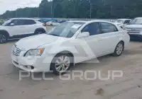 2010 Toyota AVALON photo
