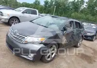 2010 Toyota VENZA photo