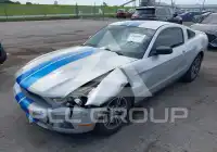 2010 Ford MUSTANG photo