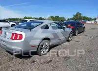 2010 Ford MUSTANG фото