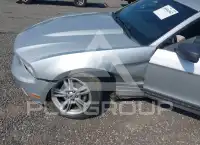 2010 Ford MUSTANG photo