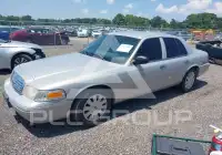 2010 Ford CROWN фото