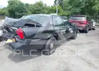 2010 Ford CROWN фото