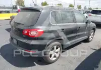2010 Volkswagen Tiguan фото