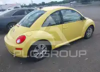 2010 Volkswagen BEETLE photo