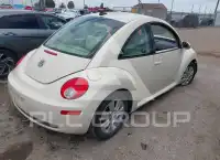 2010 Volkswagen BEETLE photo