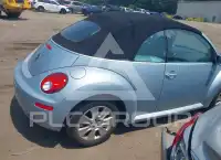 2010 Volkswagen BEETLE photo