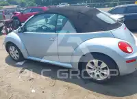 2010 Volkswagen BEETLE photo