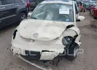 2010 Volkswagen BEETLE photo