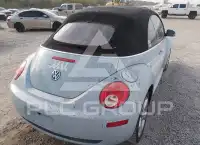 2010 Volkswagen BEETLE photo
