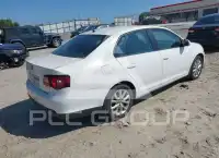 2010 Volkswagen Jetta photo