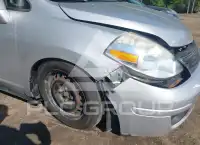2011 Nissan VERSA photo