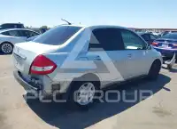 2011 Nissan VERSA photo
