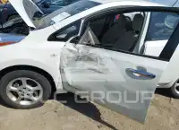 2011 Nissan LEAF photo