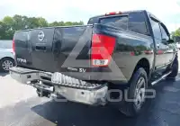 2011 Nissan TITAN фото