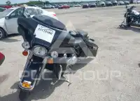 2011 Harley-Davidson FLHTCU photo