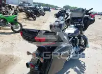 2011 Harley-Davidson FLHTCU photo
