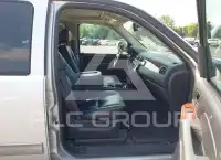2011 Chevrolet Suburan photo