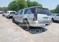 2011 Chevrolet Suburan photo