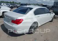 2011 BMW 750 фото