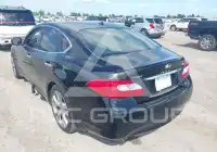 2011 Infinity M56 фото